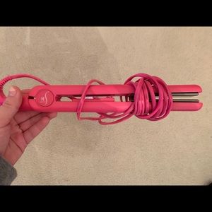 “Herstyler” brand straightener.